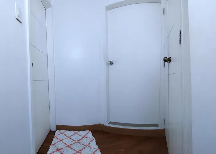 Victoria Bgc 2 Bedrooms Apartment *